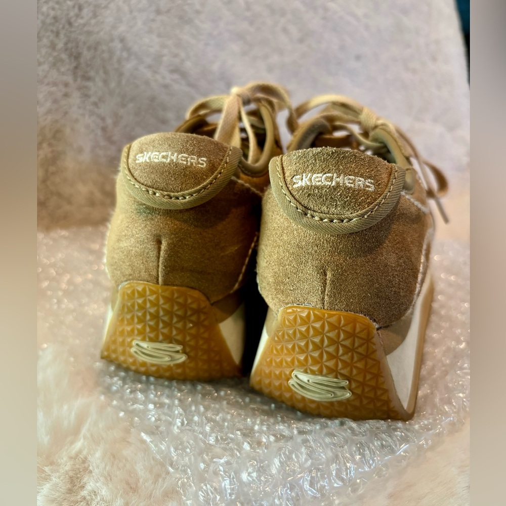Sketchers Sneakers - Picture 3 of 6